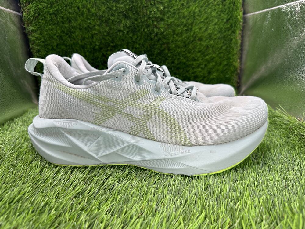 Asics Novablast 5 1011B974 Athletic Sneaker Men's 9.5 Green Jacquard Running Gym